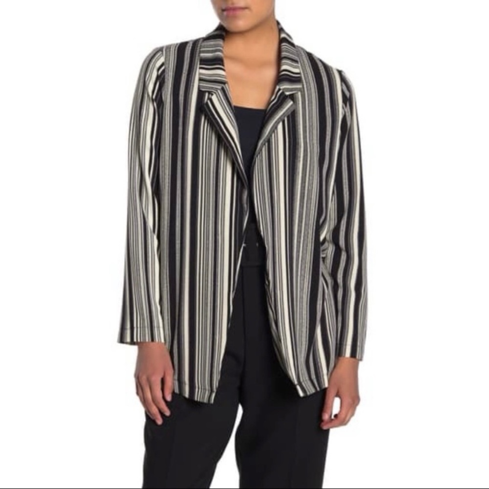 ✨NWOT✨Lush Novak Crepe Blazer